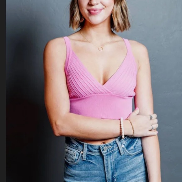 Double Zero size large ivory crop v tank in excellent like-new condition - Picture 7 of 8